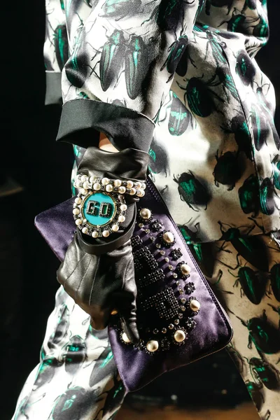 Look 77